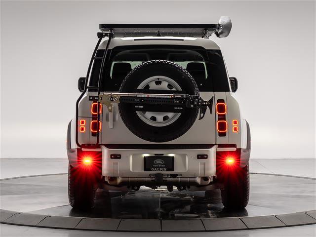 New 2024 Land Rover Defender 110 S image 4