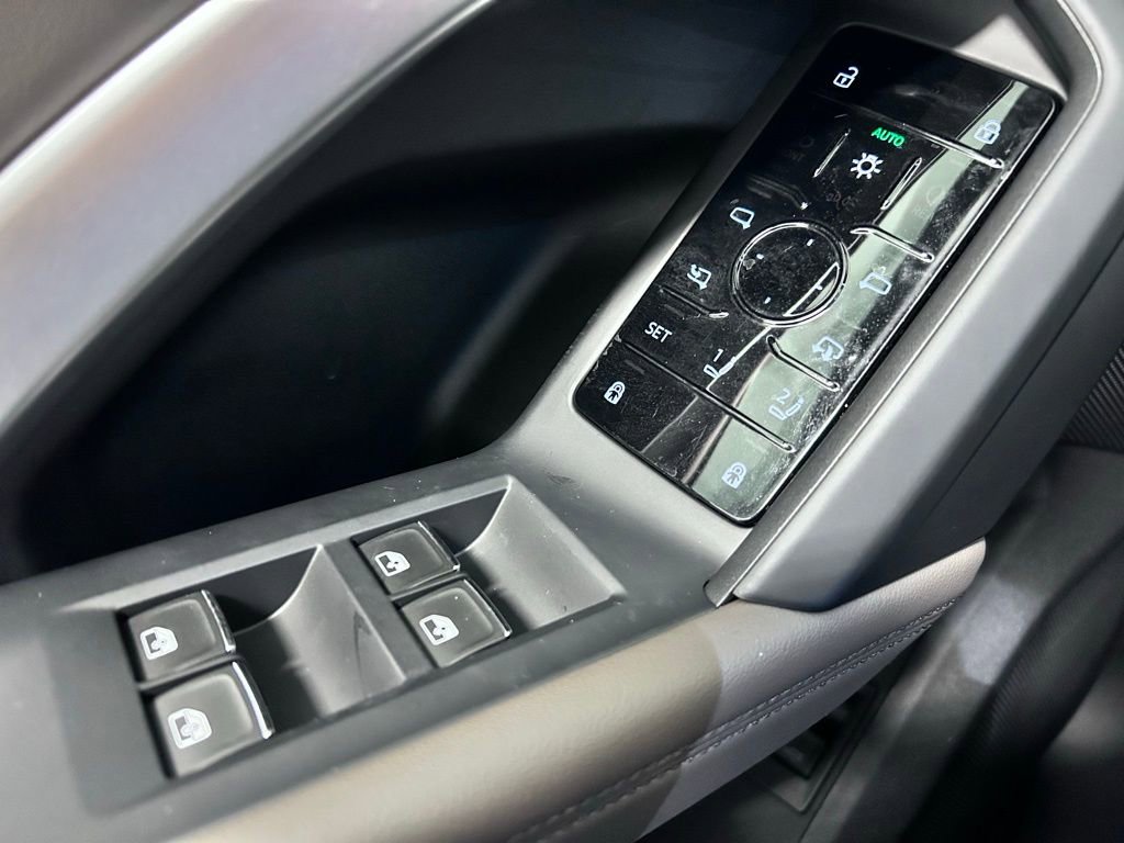 Used 2025 Audi Q5 Premium w/ Convenience Package image 5