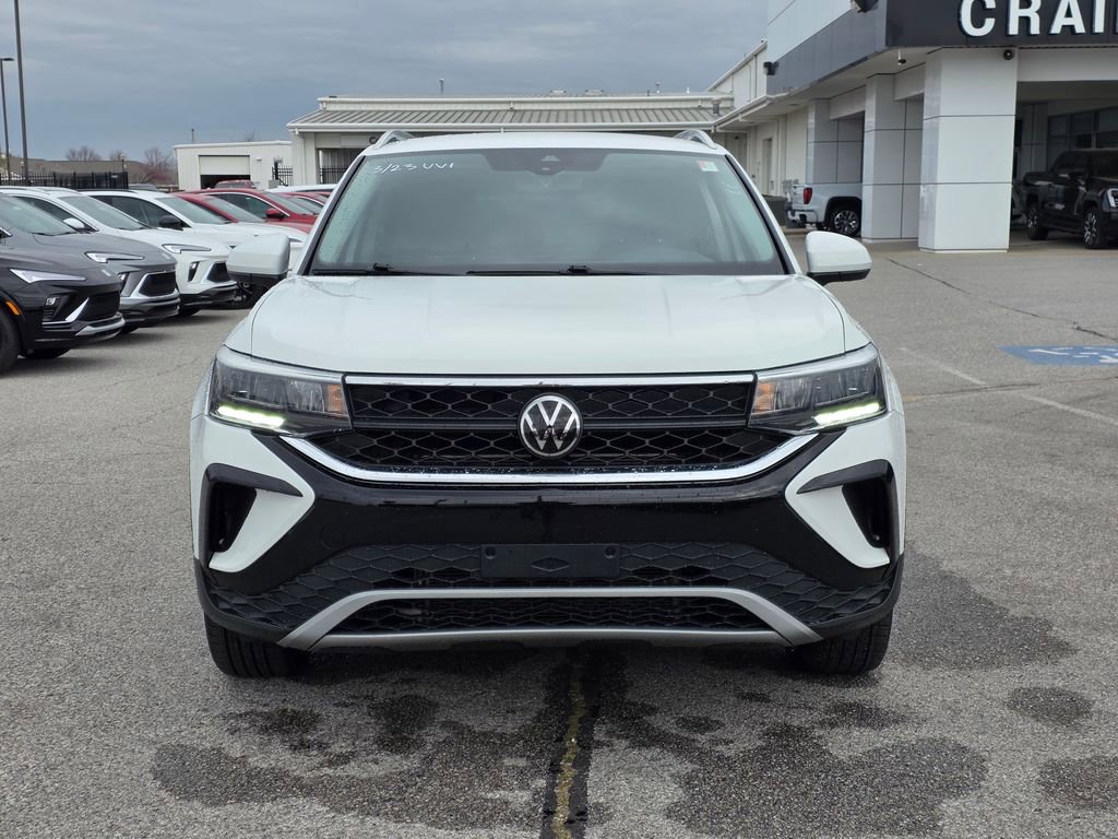 Used 2023 Volkswagen Taos SE image 2