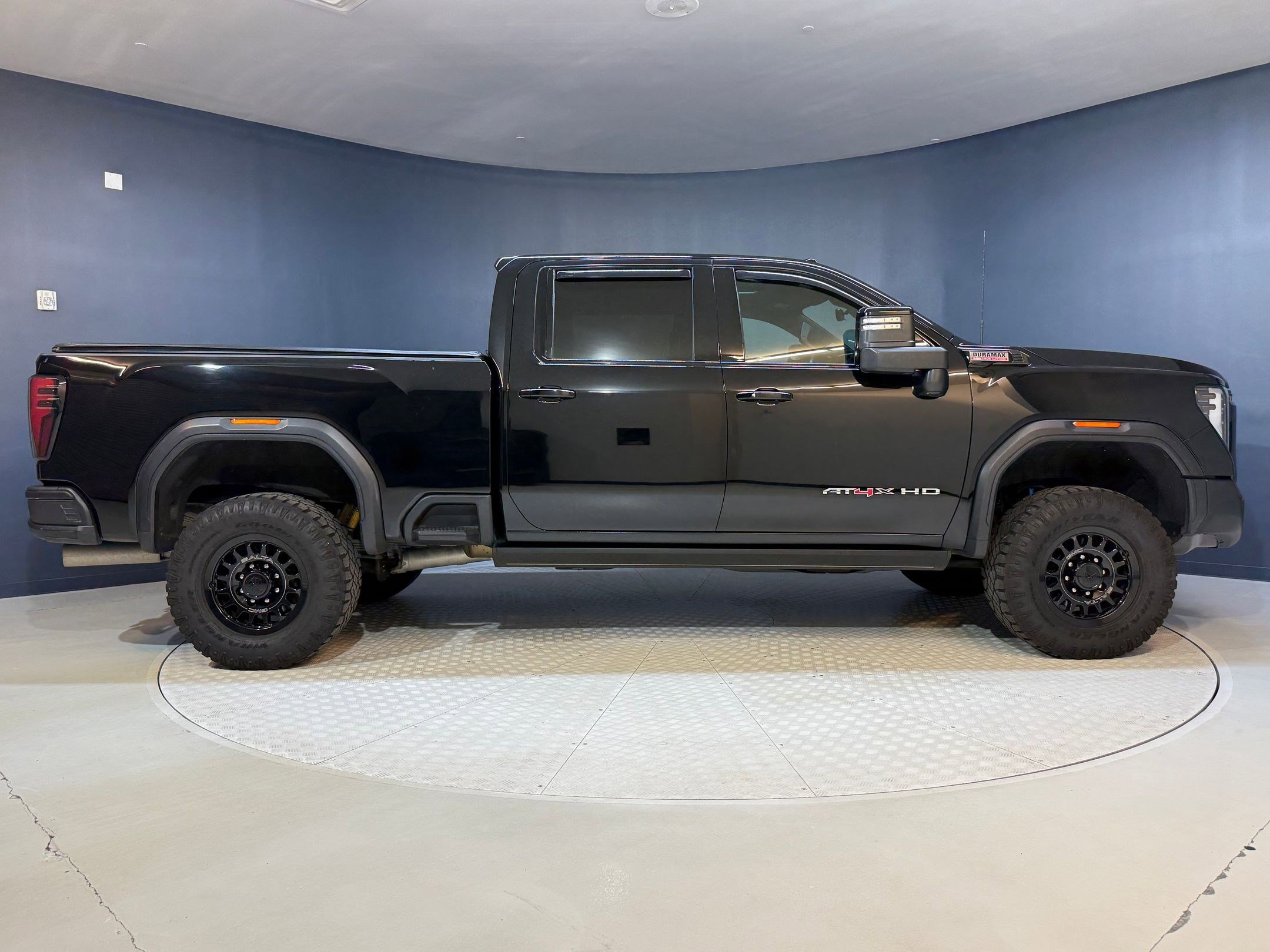 Used 2024 GMC Sierra 2500 AT4X w/ AT4X AEV Edition image 8