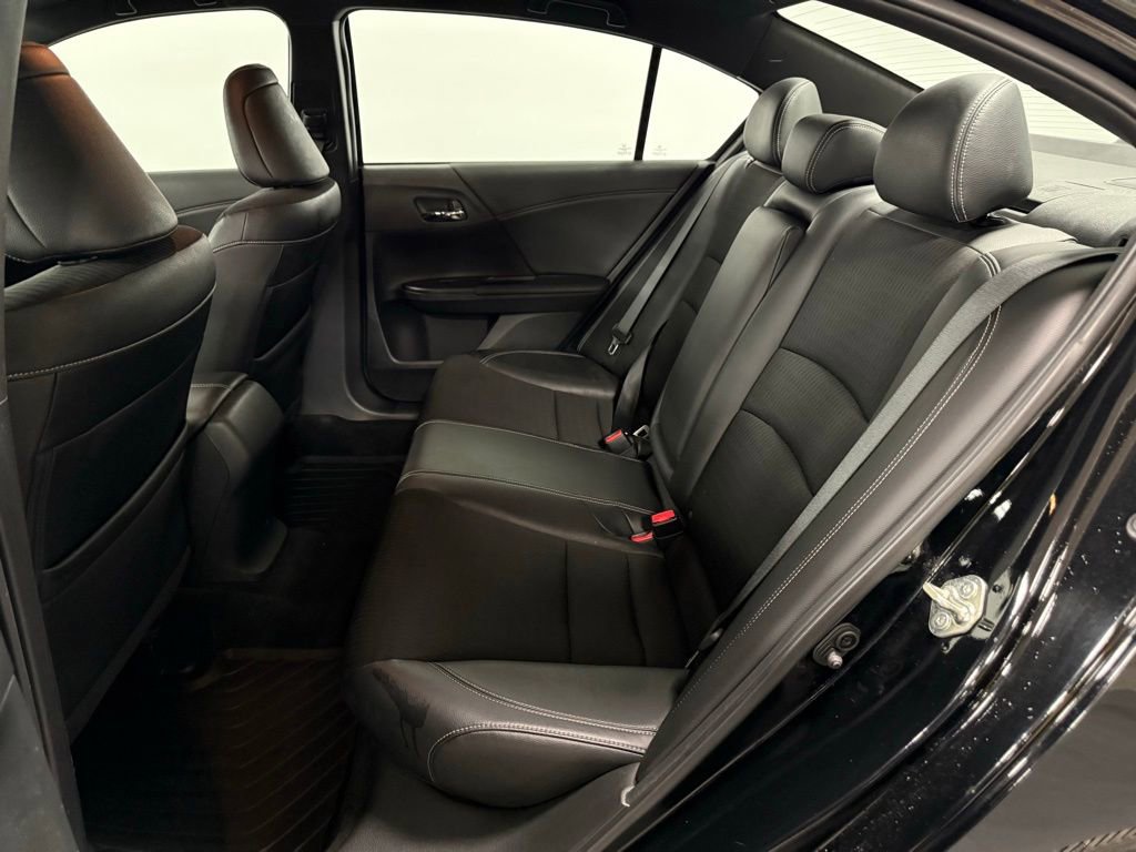 Used 2017 Honda Accord Sport image 16