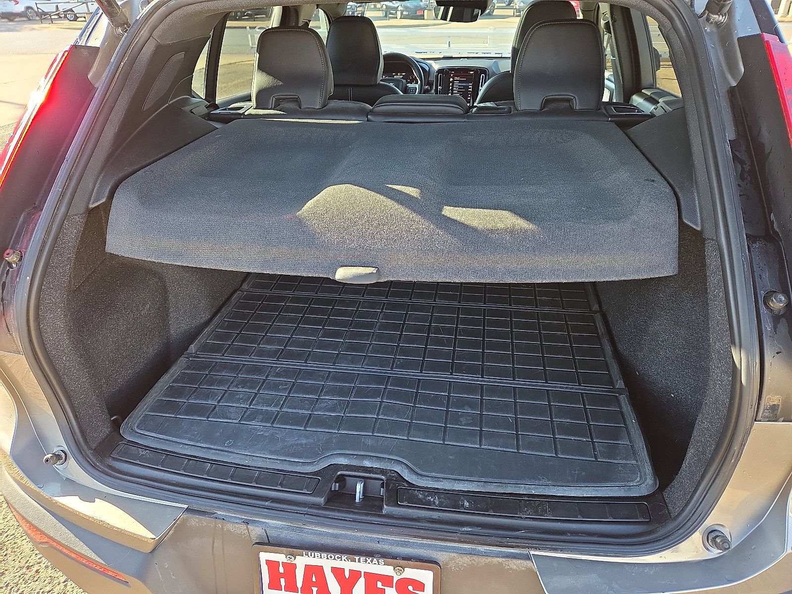 Used 2022 Volvo XC40 T5 R-Design w/ Climate Package AWD/4WD image 9