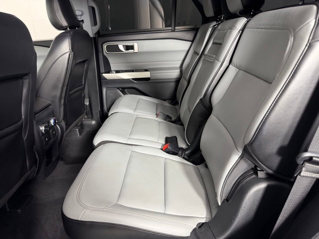 Used 2021 Ford Explorer XLT w/ Equipment Group 202A RWD image 24