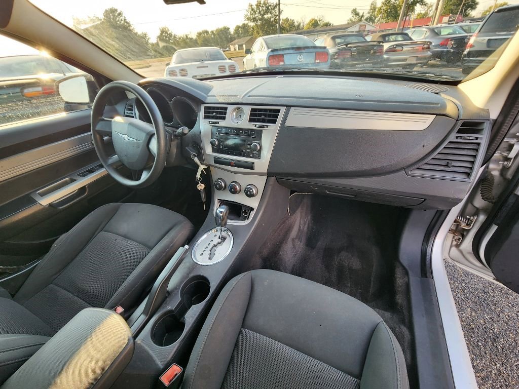 Used 2010 Chrysler Sebring Touring image 16