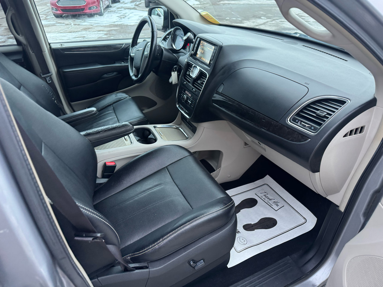 Used 2015 Chrysler Town & Country Touring w/ Driver Convenience Group image 12