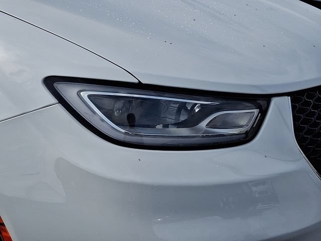 Used 2024 Chrysler Pacifica Touring-L FWD image 8