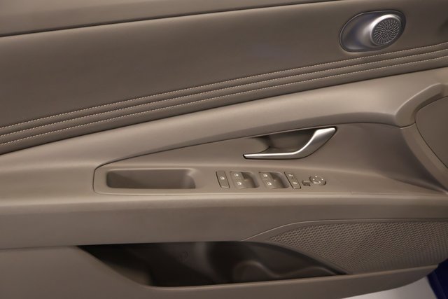 Used 2025 Hyundai Elantra SEL FWD image 9