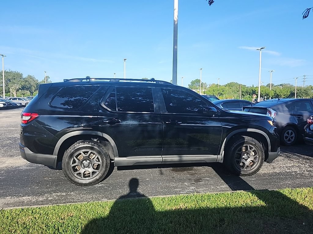 Used 2024 Honda Pilot TrailSport image 3