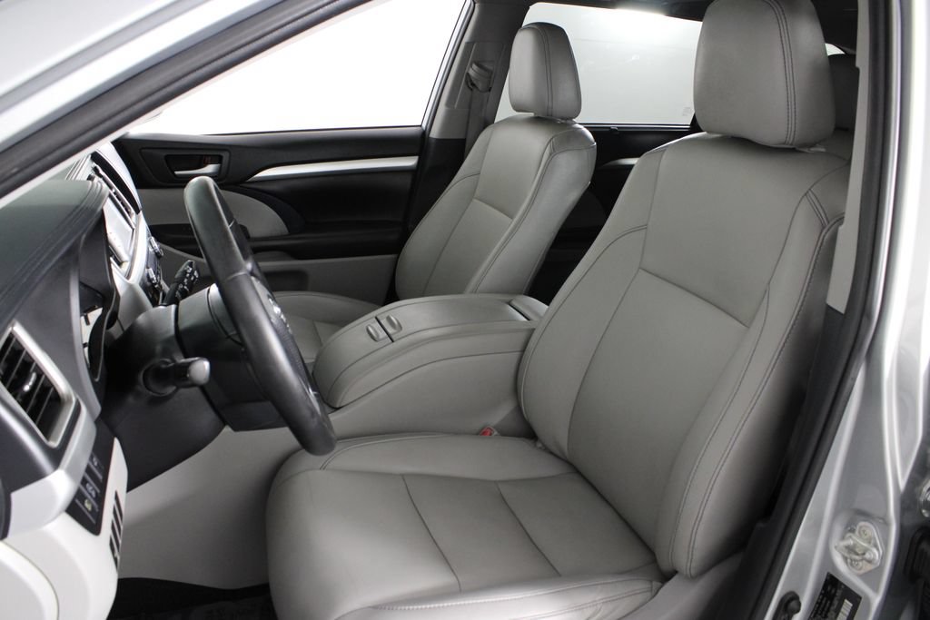 Used 2019 Toyota Highlander XLE AWD/4WD image 20