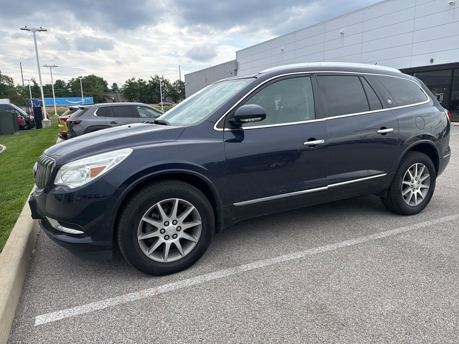 Used 2017 Buick Enclave Convenience FWD image 3