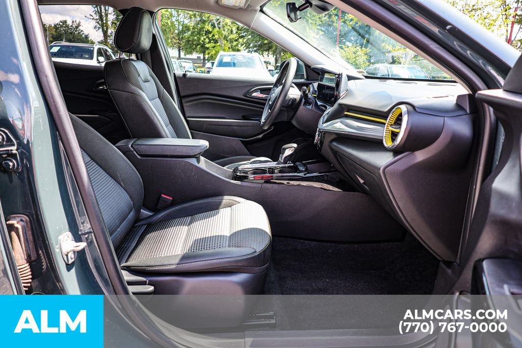 Used 2025 Chevrolet Trax LT FWD image 20