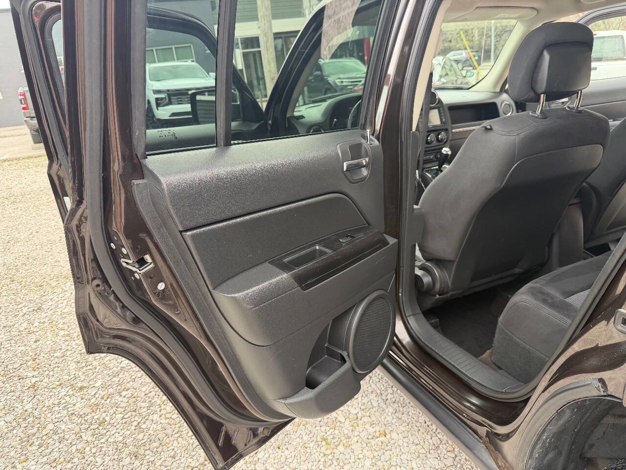 Used 2014 Jeep Patriot Latitude AWD/4WD image 13