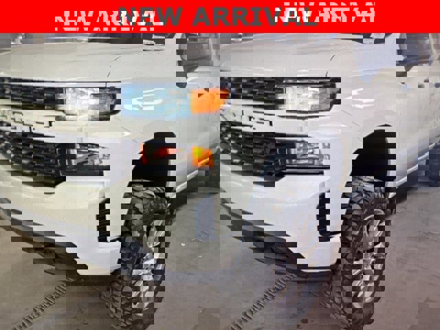 Used 2019 Chevrolet Silverado 1500 Custom w/ Trailering Package image 3