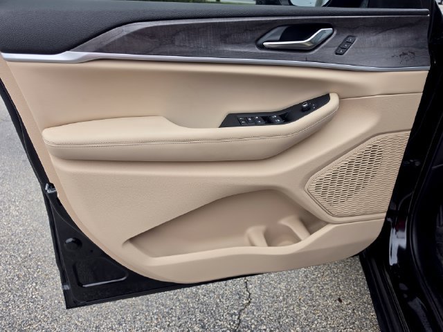 Used 2025 Jeep Grand Cherokee L Limited AWD/4WD image 18