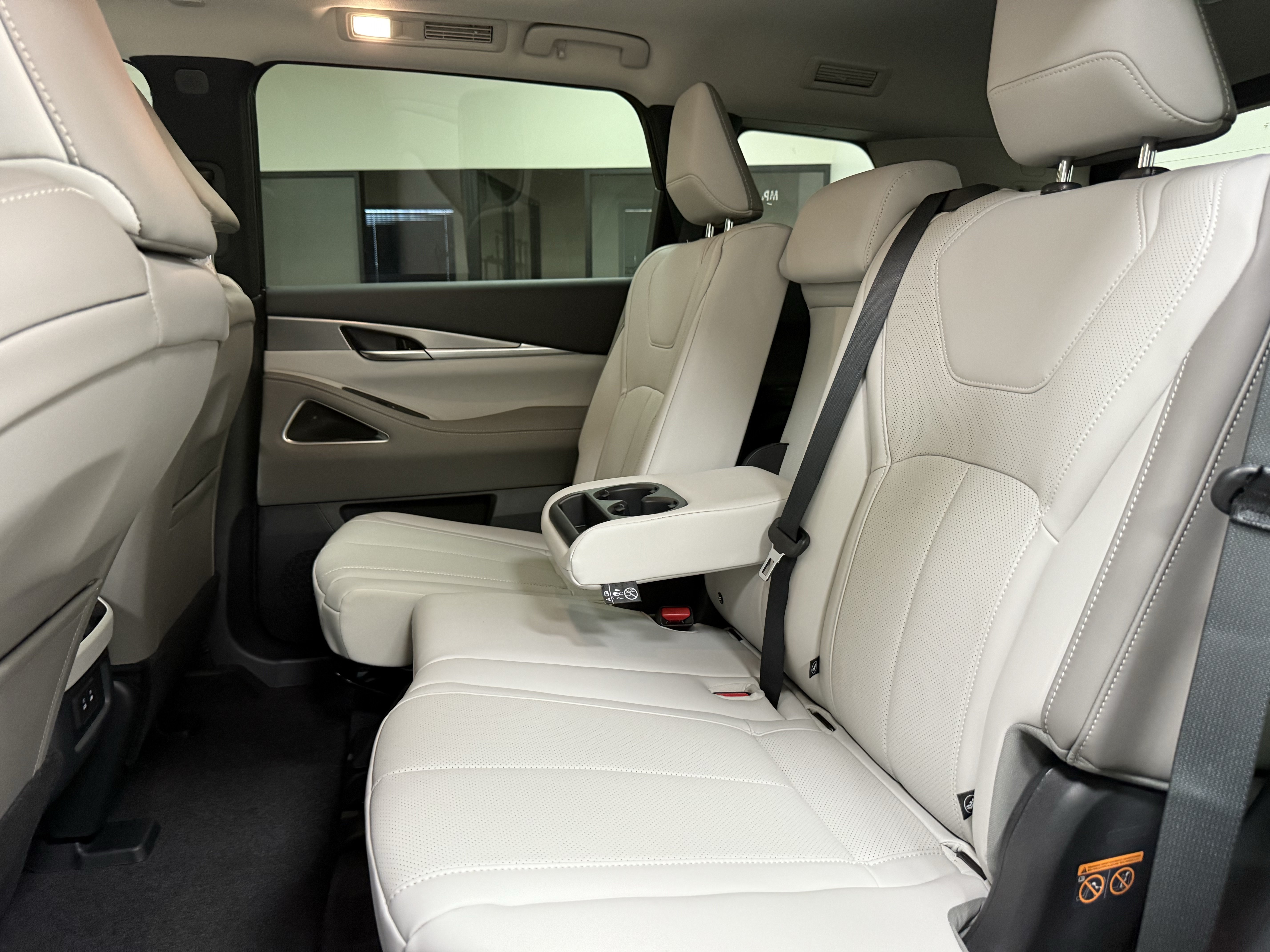 Certified 2027 INFINITI QX60 Luxe w/ Cargo Package FWD image 16