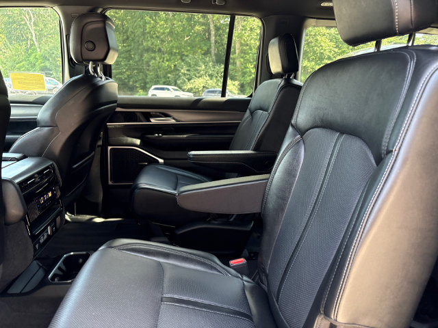 Used 2025 Jeep Wagoneer Series II AWD/4WD image 18