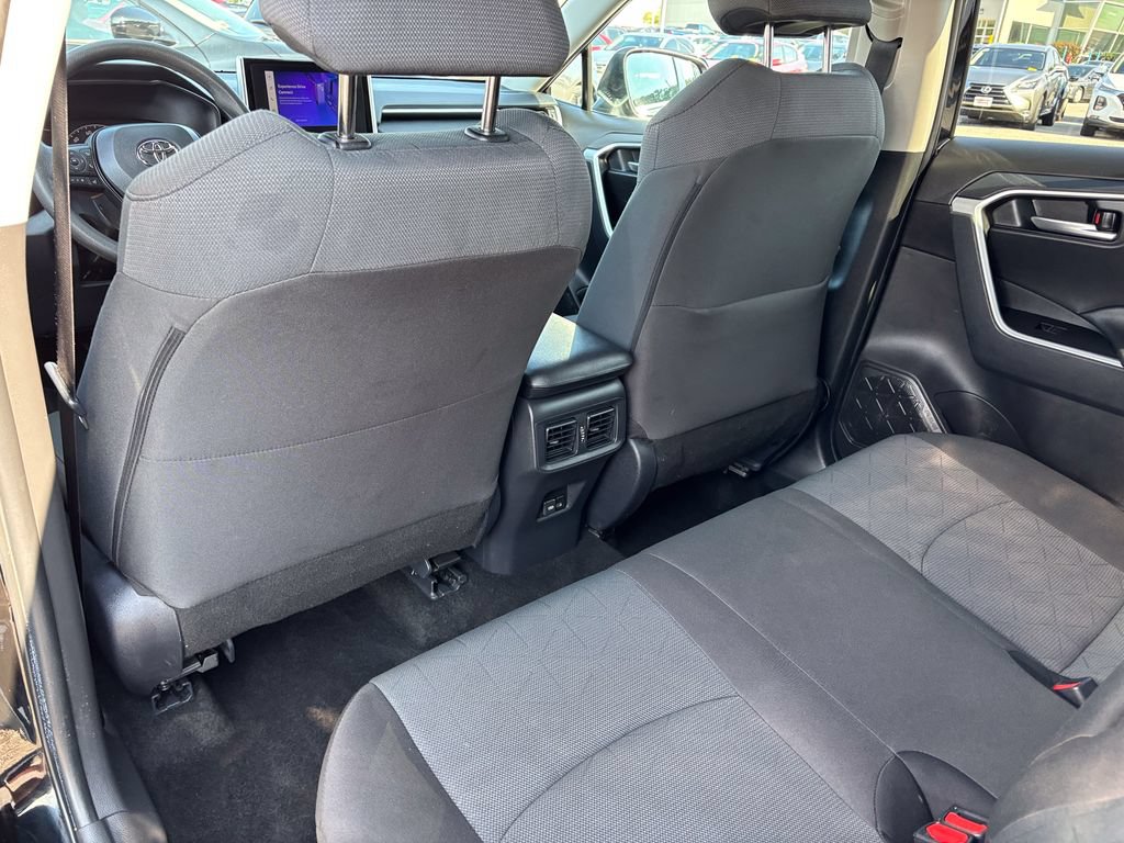 Used 2025 Toyota RAV4 XLE AWD/4WD image 43