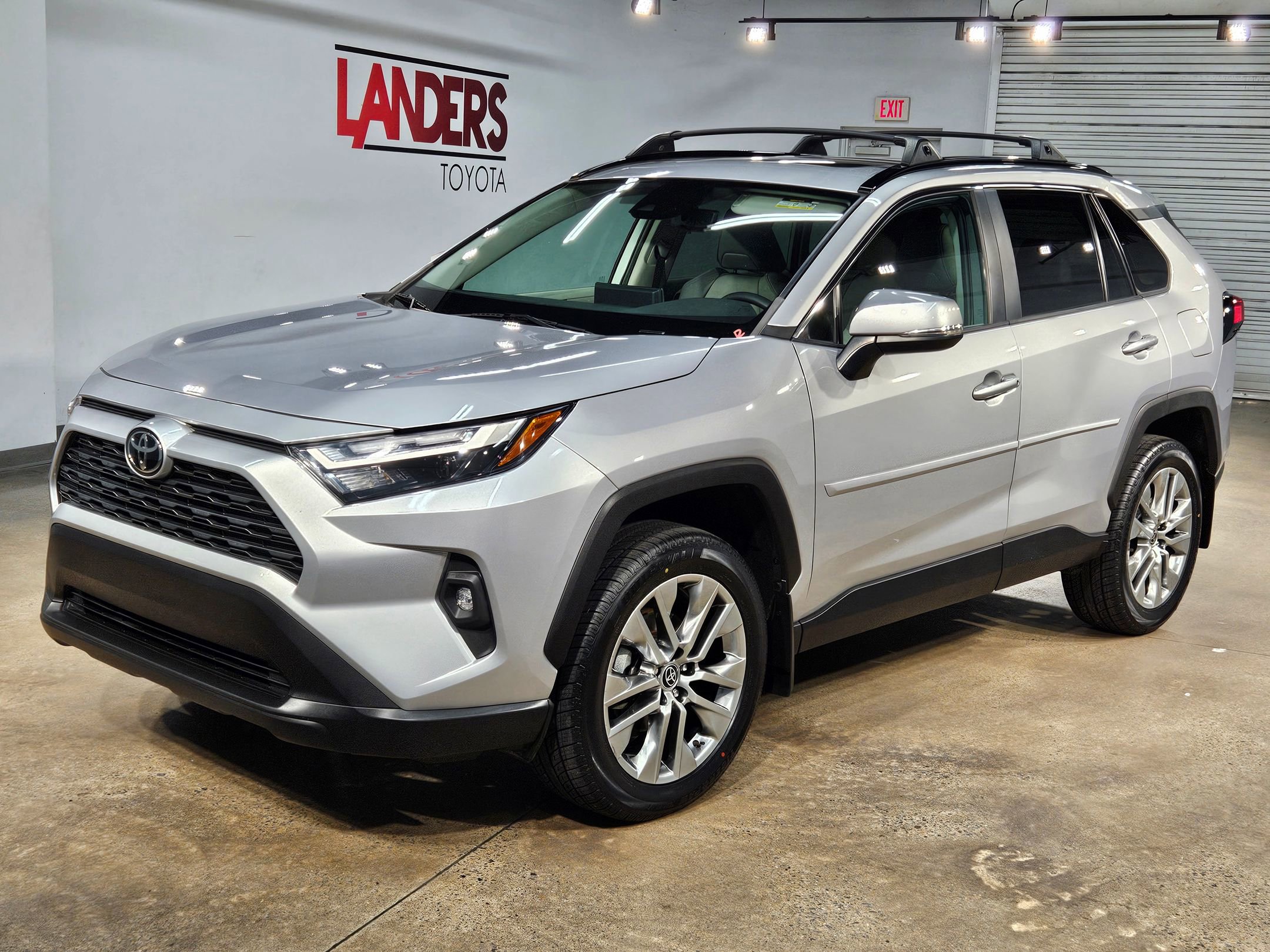 Used 2023 Toyota RAV4 XLE Premium image 3