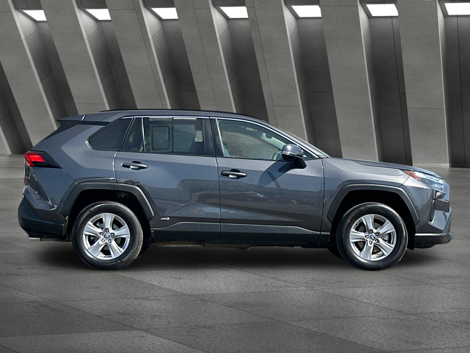 Used 2025 Toyota RAV4 XLE AWD/4WD image 3