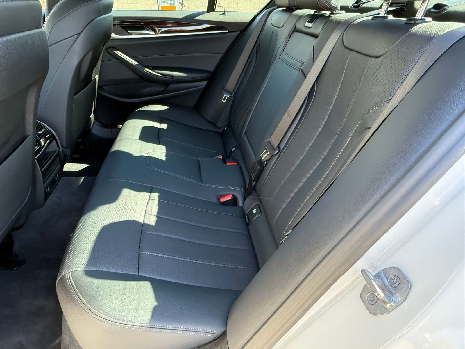 Used 2023 BMW 530e 530e iPerformance w/ M Sport Package image 31