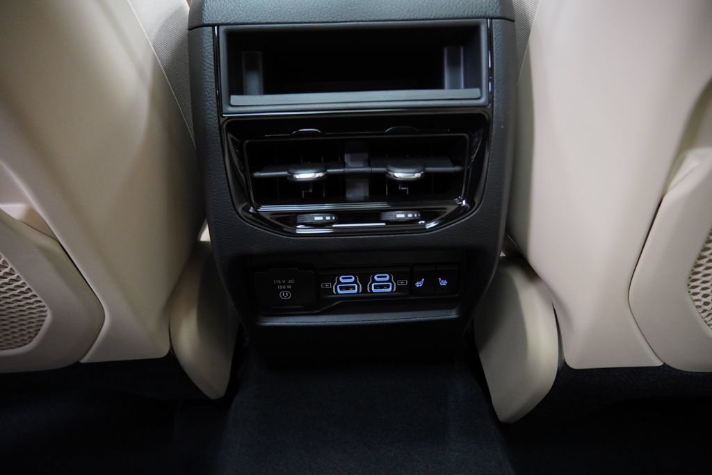 Certified 2025 Jeep Grand Cherokee Limited 4xe w/ Luxury Tech Group II AWD/4WD image 32
