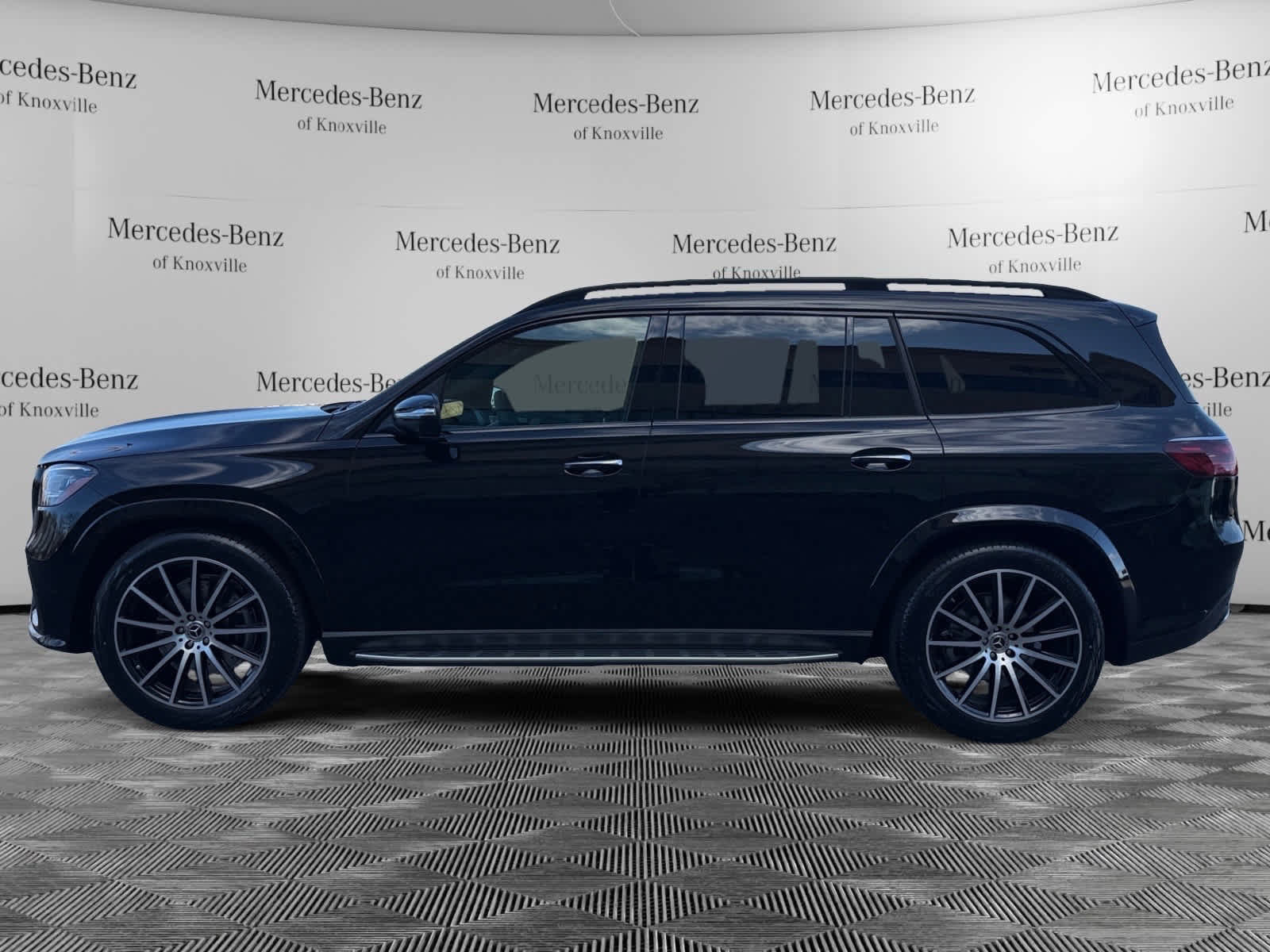 Used 2025 Mercedes-Benz GLS 580 4MATIC image 3