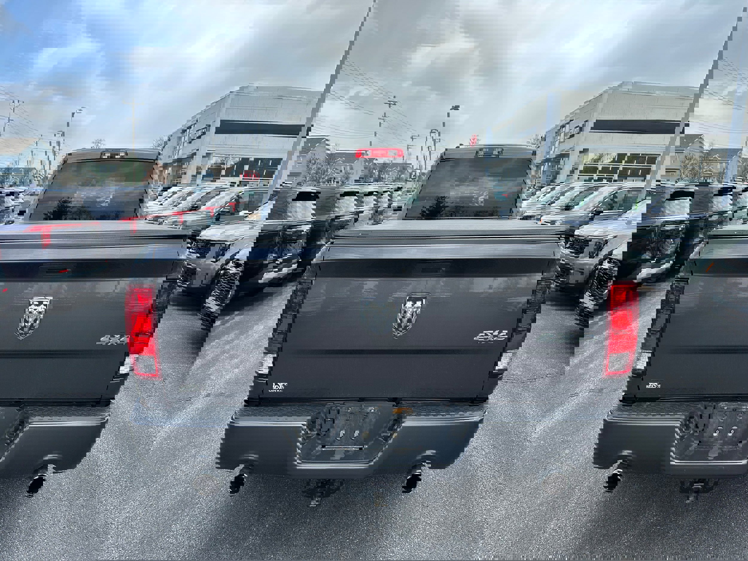 Used 2017 RAM 1500 Express image 6