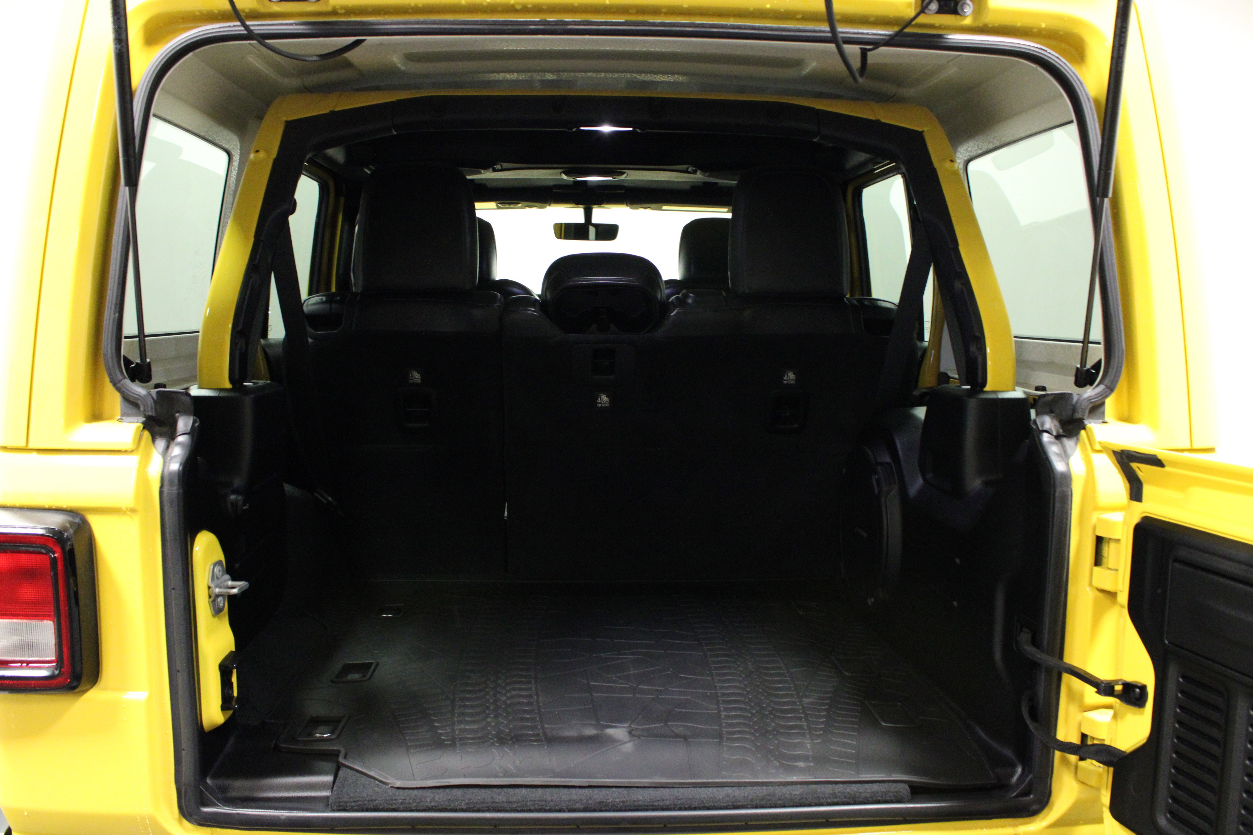 Used 2018 Jeep Wrangler Unlimited Sahara image 14