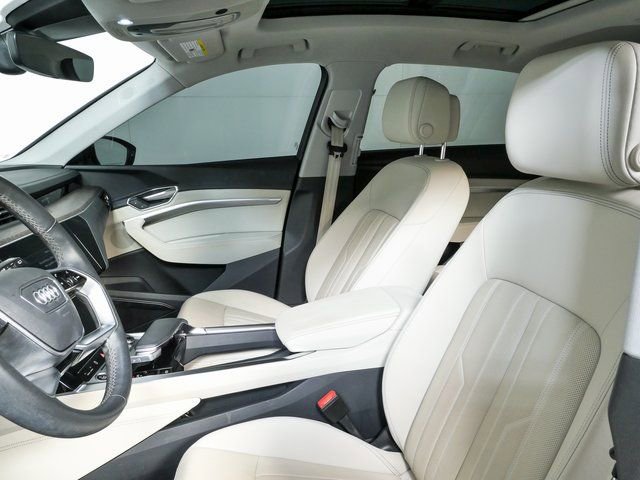 Used 2023 Audi e-tron Premium Plus w/ Premium Plus Package image 5