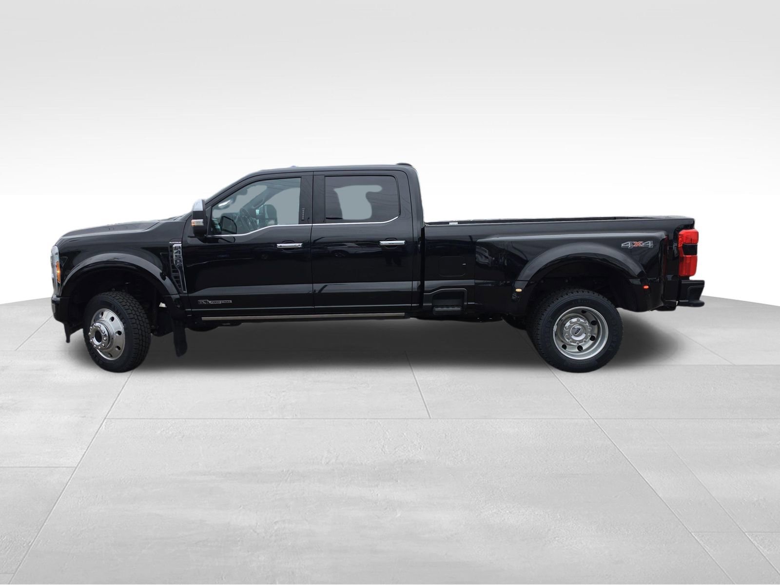Used 2023 Ford F450 Platinum w/ Camper Package AWD/4WD image 3
