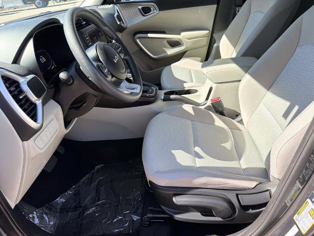 Used 2025 Kia Soul LX image 17