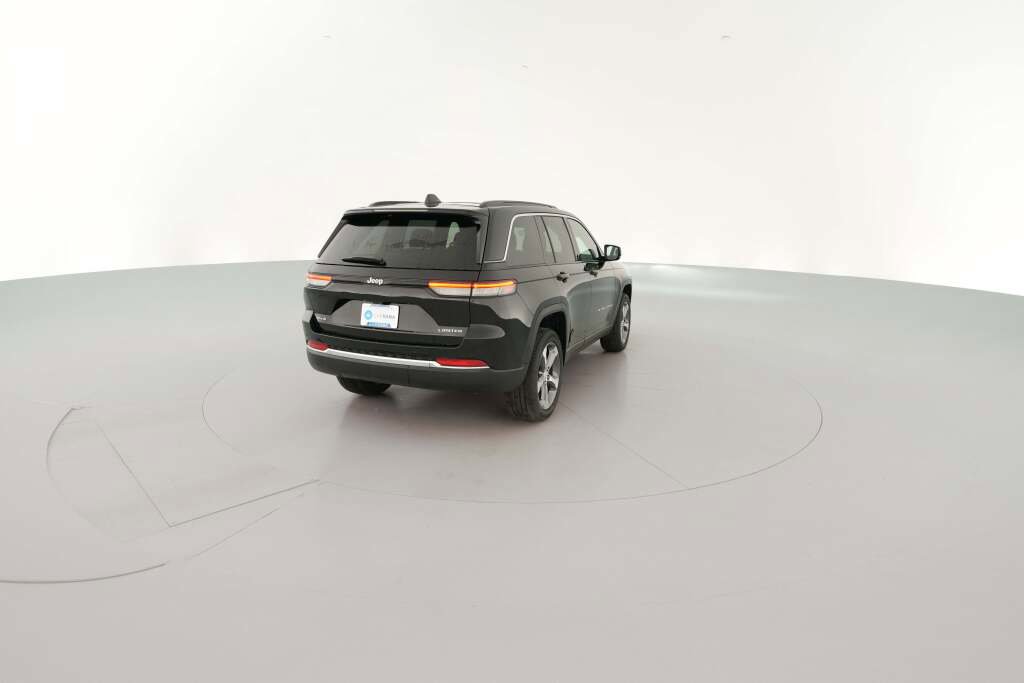 New 2025 Jeep Grand Cherokee Limited w/ Trailer Tow Package image 11