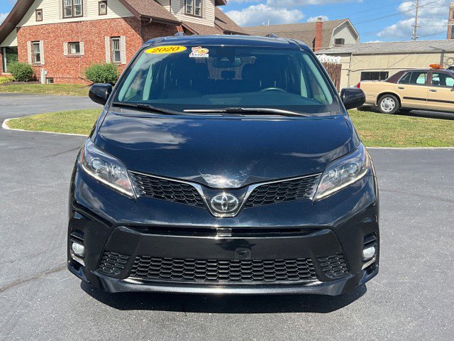 Used 2020 Toyota Sienna SE image 2