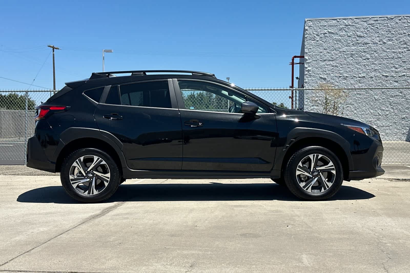 Used 2026 Subaru Crosstrek 2.5i Premium AWD/4WD image 2