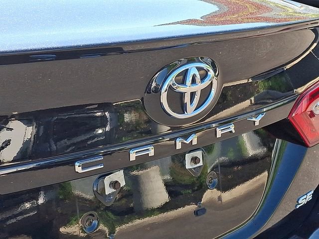 Used 2018 Toyota Camry SE w/ Moonroof Package FWD image 29