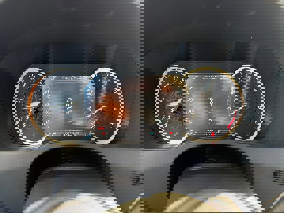 Used 2020 Jaguar XE S image 11