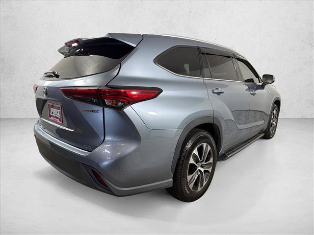 Used 2022 Toyota Highlander XLE FWD image 4
