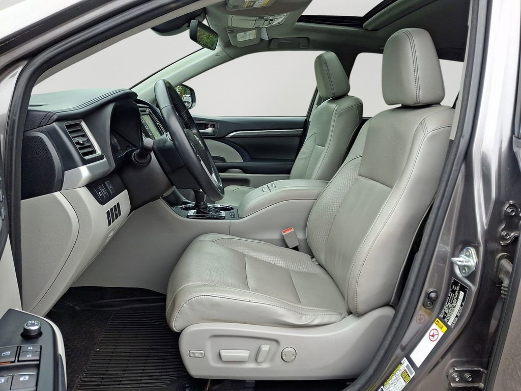 Used 2017 Toyota Highlander Limited image 15