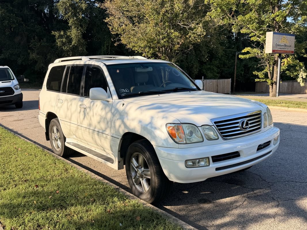 Used 2007 Lexus LX 470 4WD w/ Preferred Accessory Pkg image 2