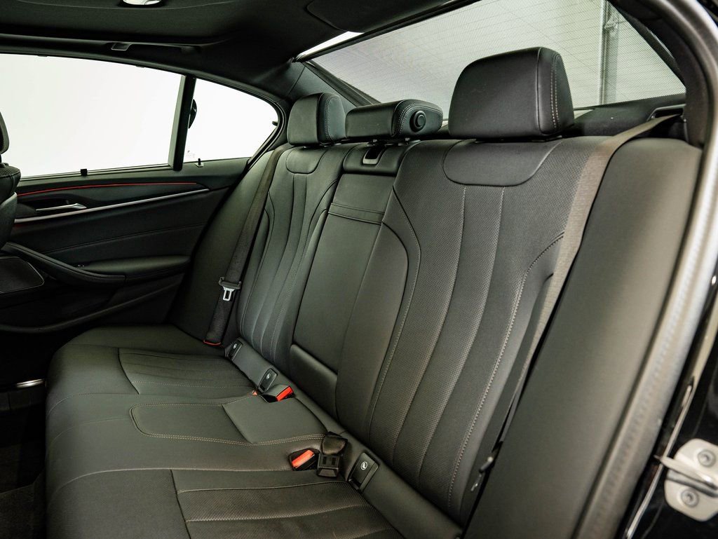 Used 2023 BMW 540i xDrive w/ Executive Package image 45