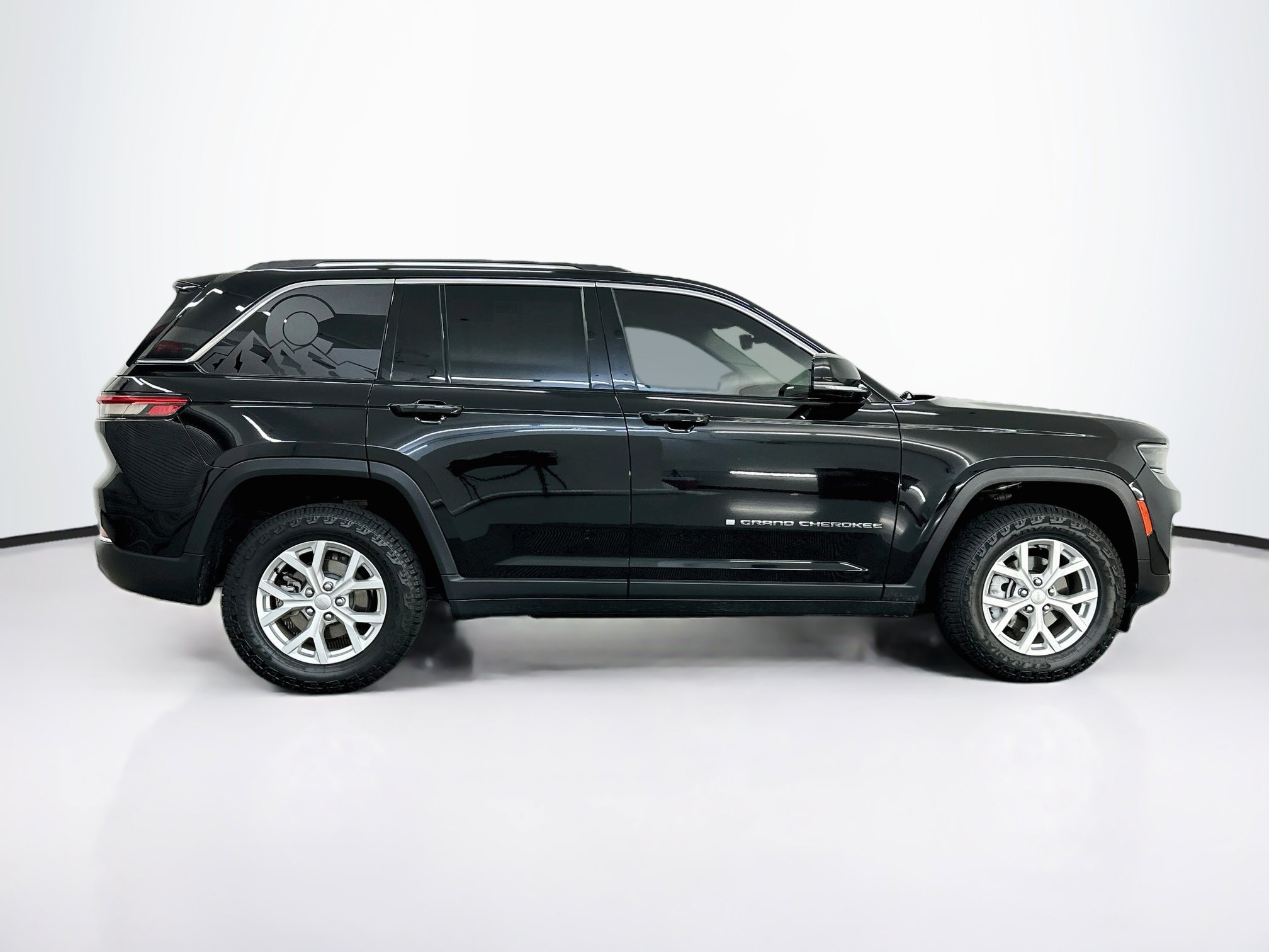 Used 2023 Jeep Grand Cherokee Limited AWD/4WD image 10