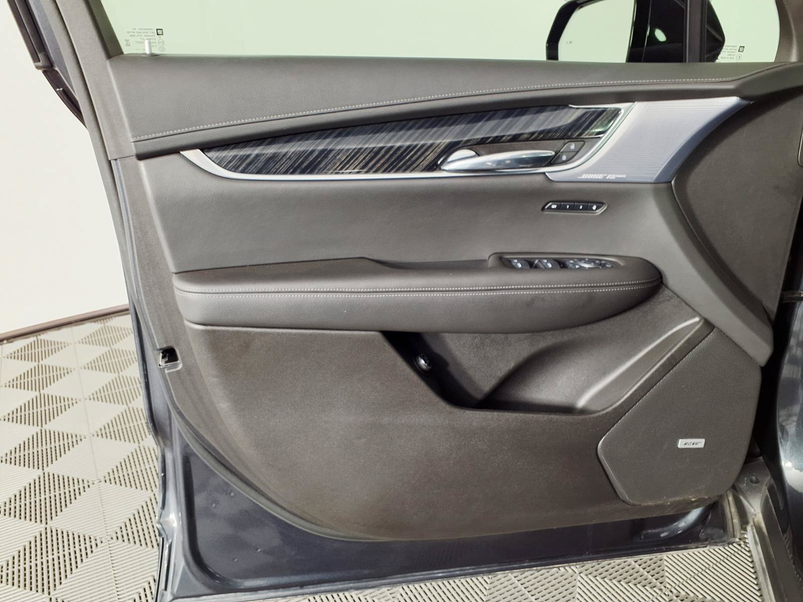 Certified 2023 Cadillac XT6 Premium Luxury w/ Technology Package FWD image 17