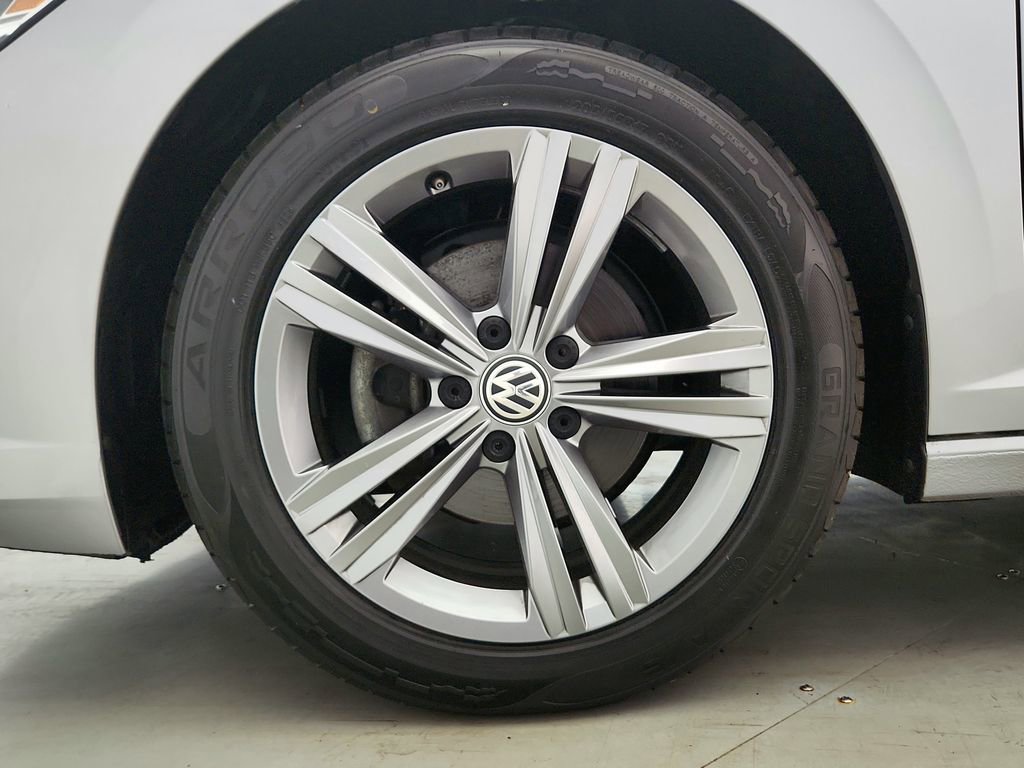 Used 2020 Volkswagen Jetta R-Line w/ R-Line Cold Weather Package FWD image 32