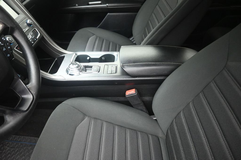 Used 2020 Ford Fusion SE FWD image 21