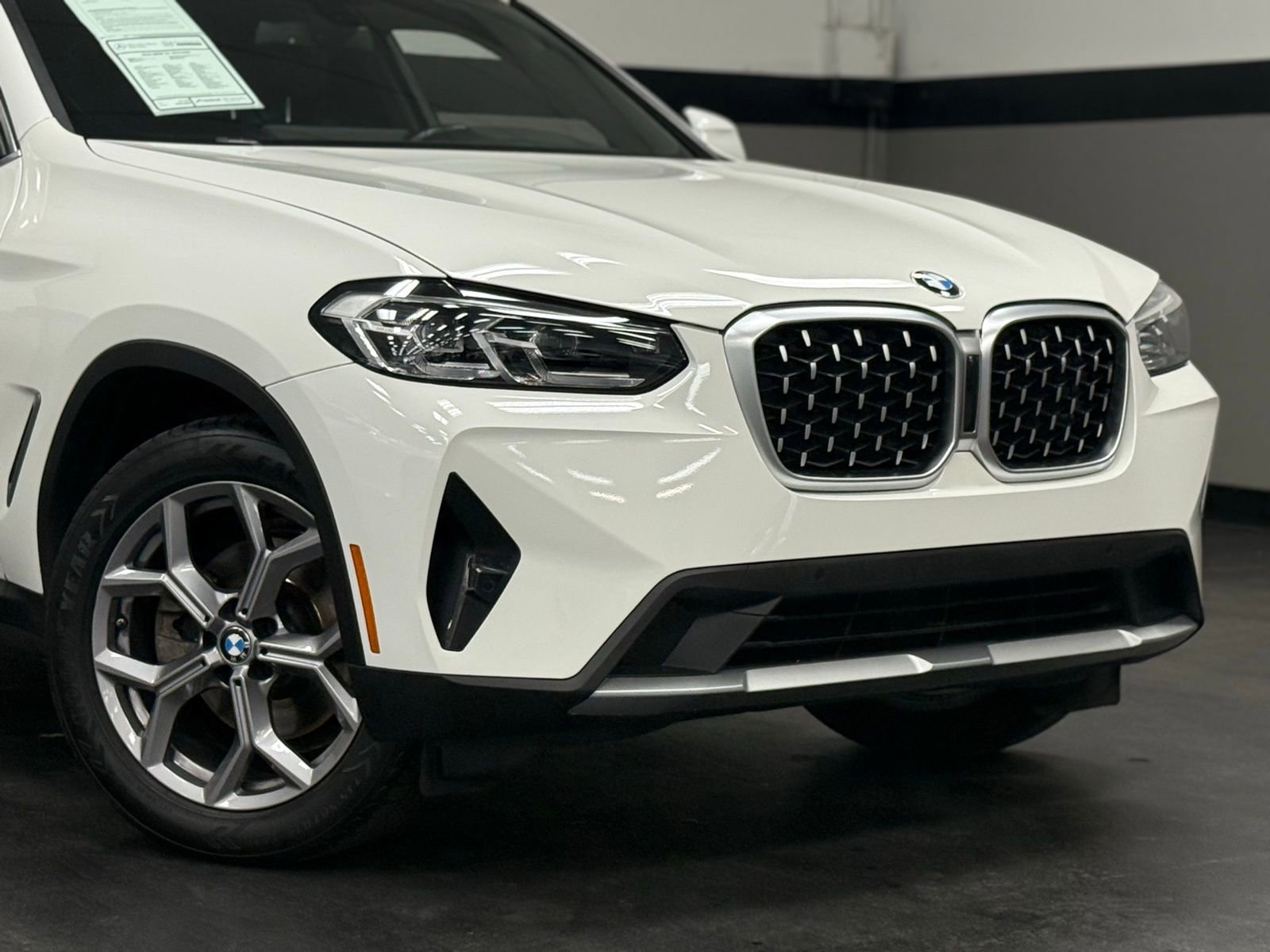 Used 2023 BMW X4 xDrive30i w/ Convenience Package image 3