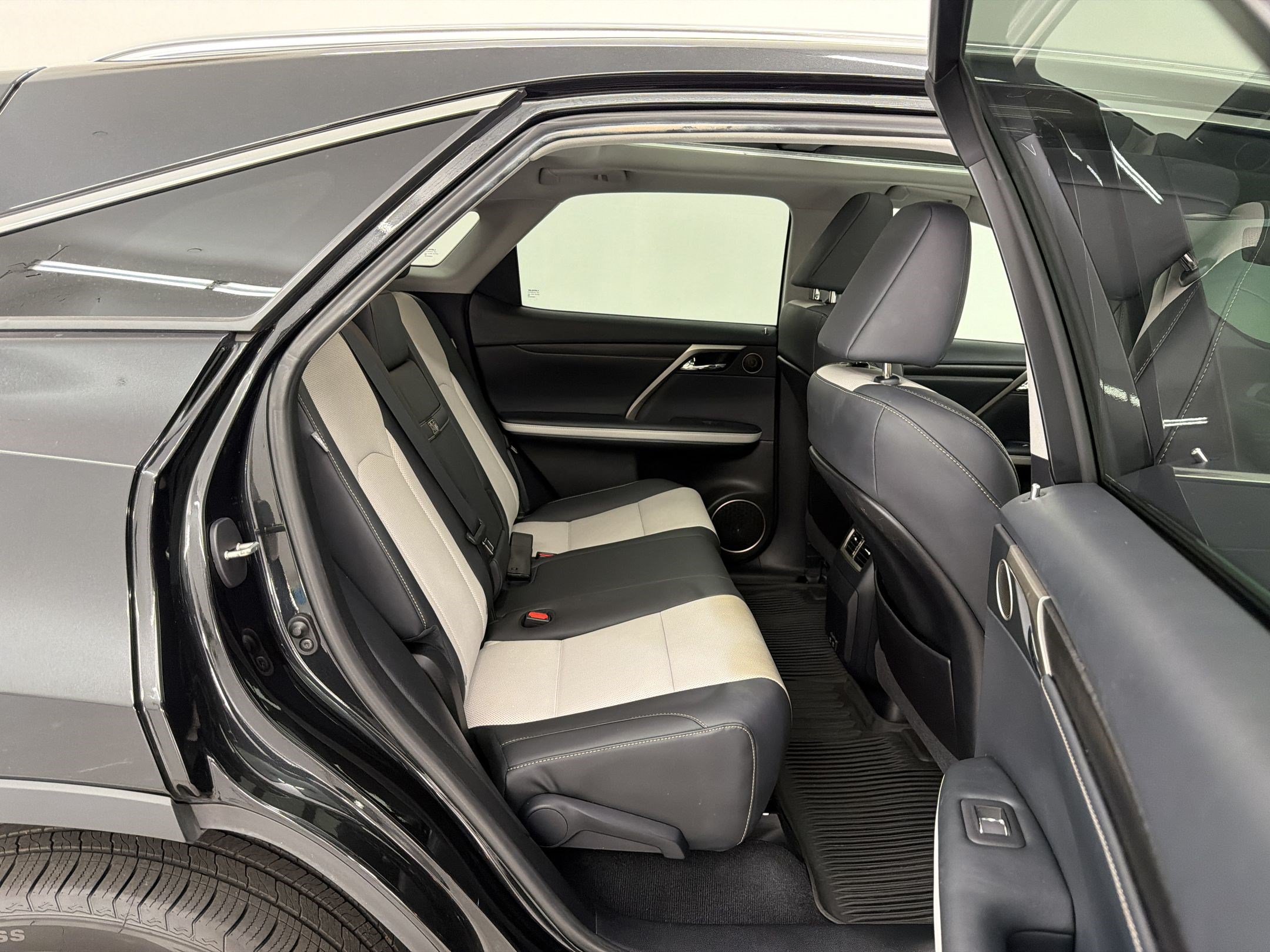 Certified 2022 Lexus RX 450h AWD w/ Special Edition image 36