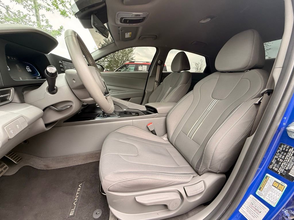 Used 2025 Hyundai Elantra Sport image 23