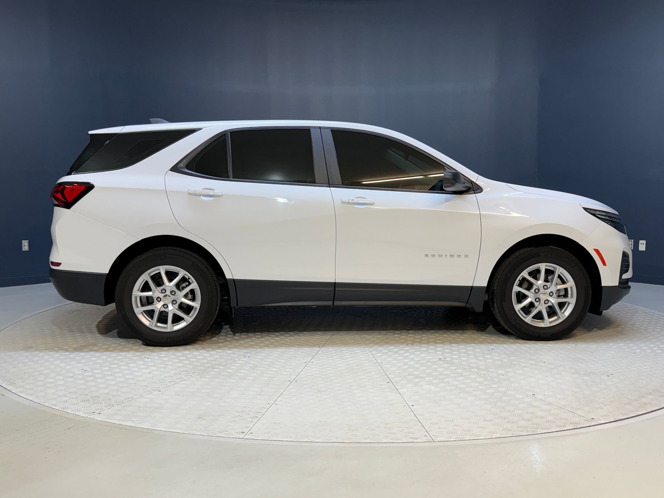 Used 2023 Chevrolet Equinox LS image 8
