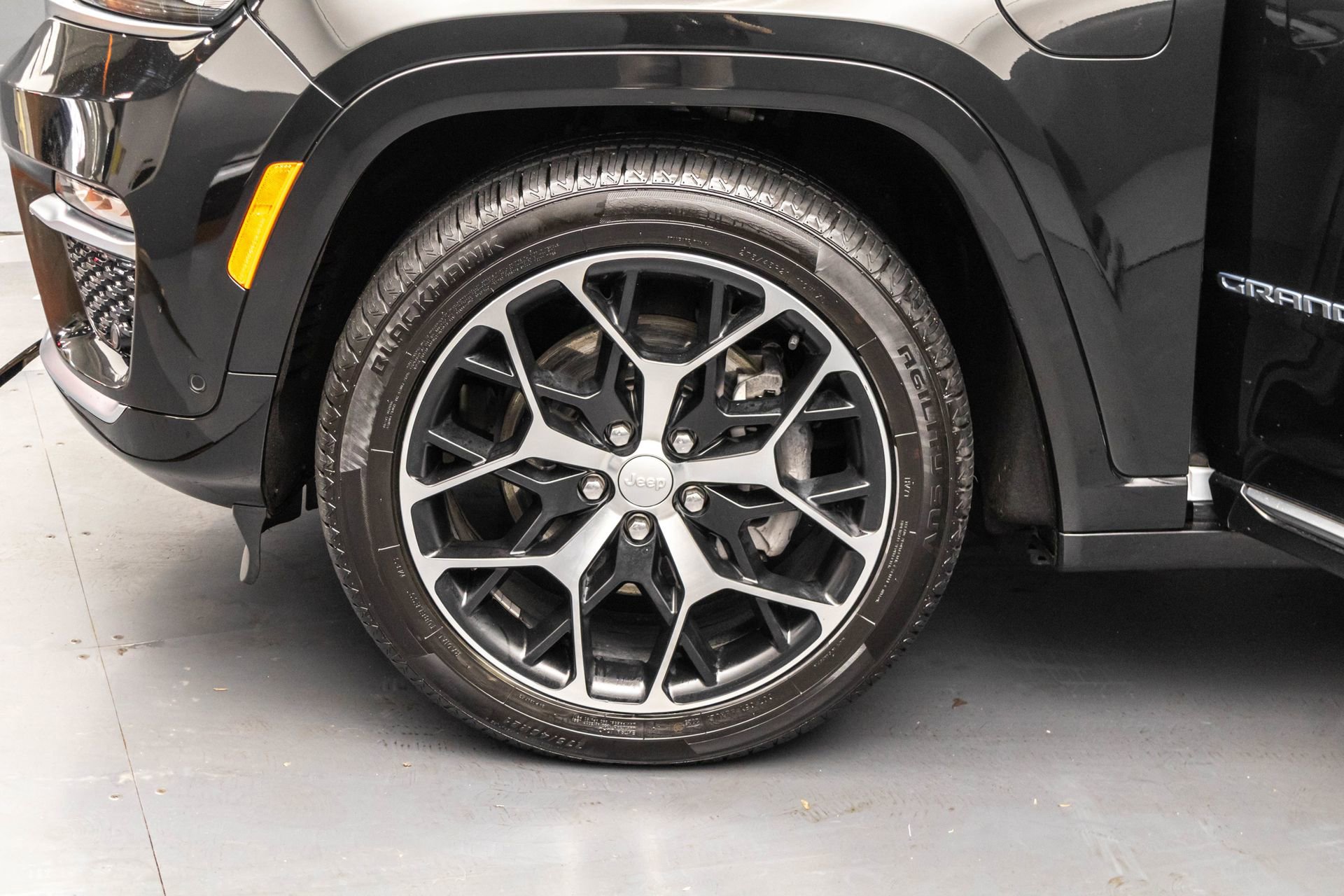 Used 2022 Jeep Grand Cherokee Summit AWD/4WD image 47