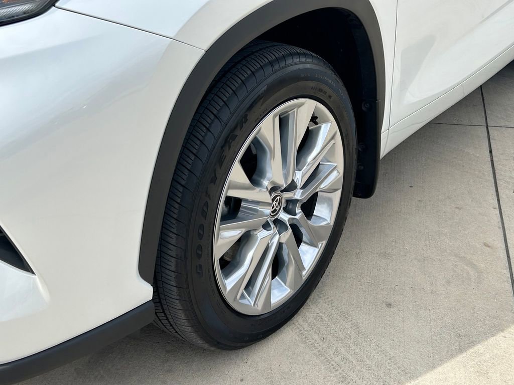Used 2026 Toyota Highlander Limited image 9